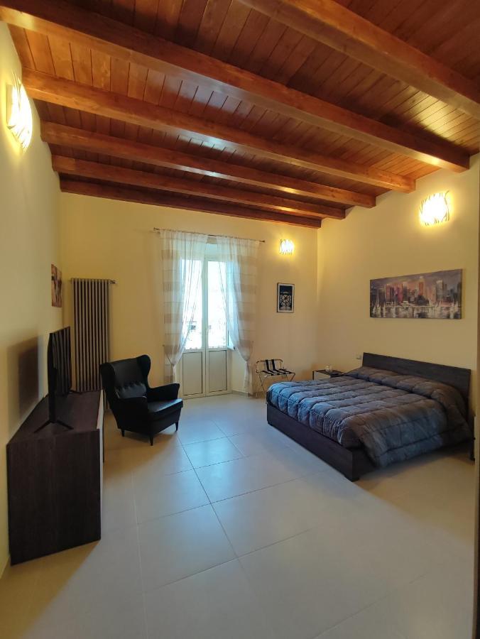 In Centro Rooms And Apartments Isola di Liri Exteriör bild
