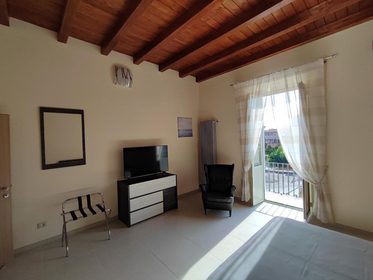 In Centro Rooms And Apartments Isola di Liri Exteriör bild