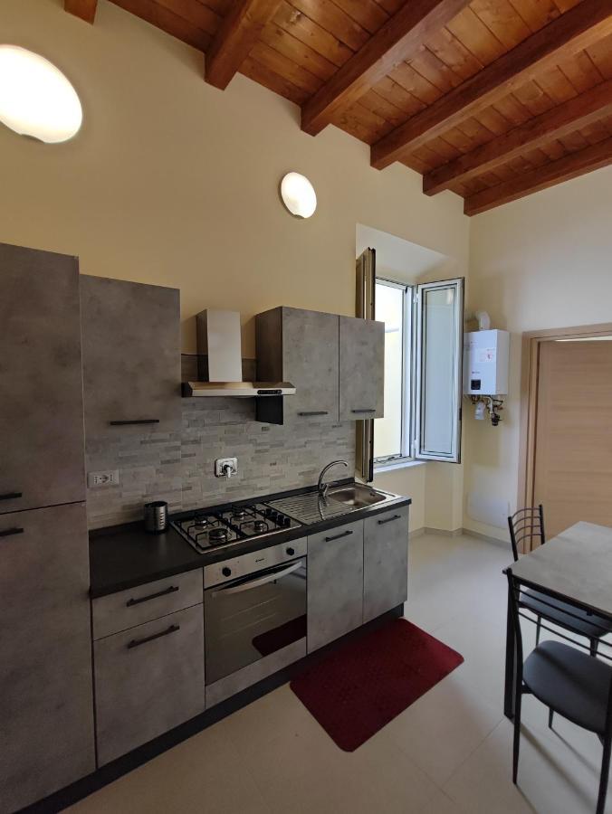 In Centro Rooms And Apartments Isola di Liri Exteriör bild