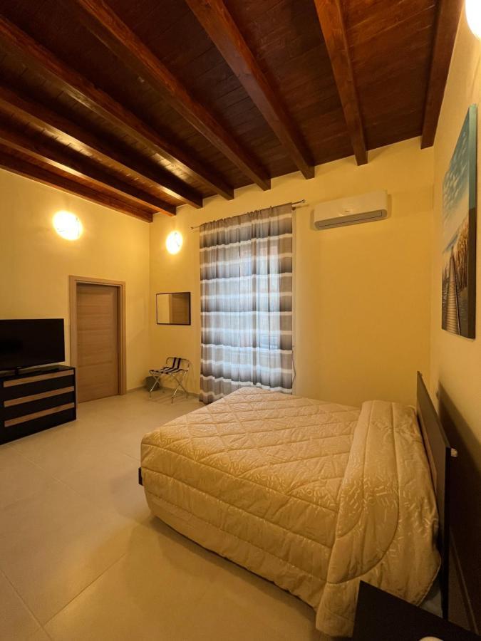In Centro Rooms And Apartments Isola di Liri Exteriör bild