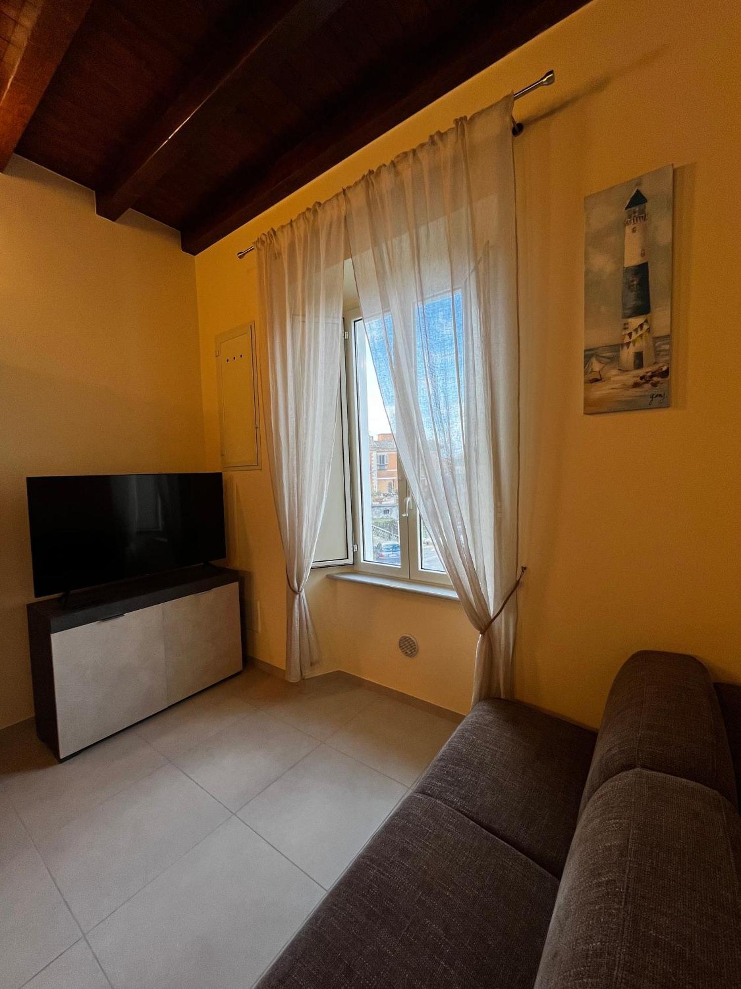 In Centro Rooms And Apartments Isola di Liri Exteriör bild